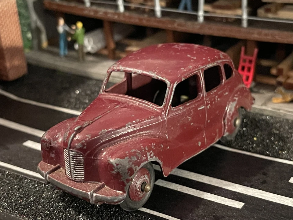 Vintage Dinky Toys  Austin Devon Sedan in original Condition - image 3 of 4