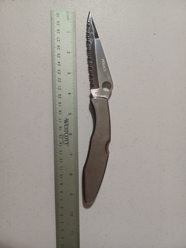 Spyderco Knives Police Lockback  VG-10 Stainless Steel Pocket Knife  019