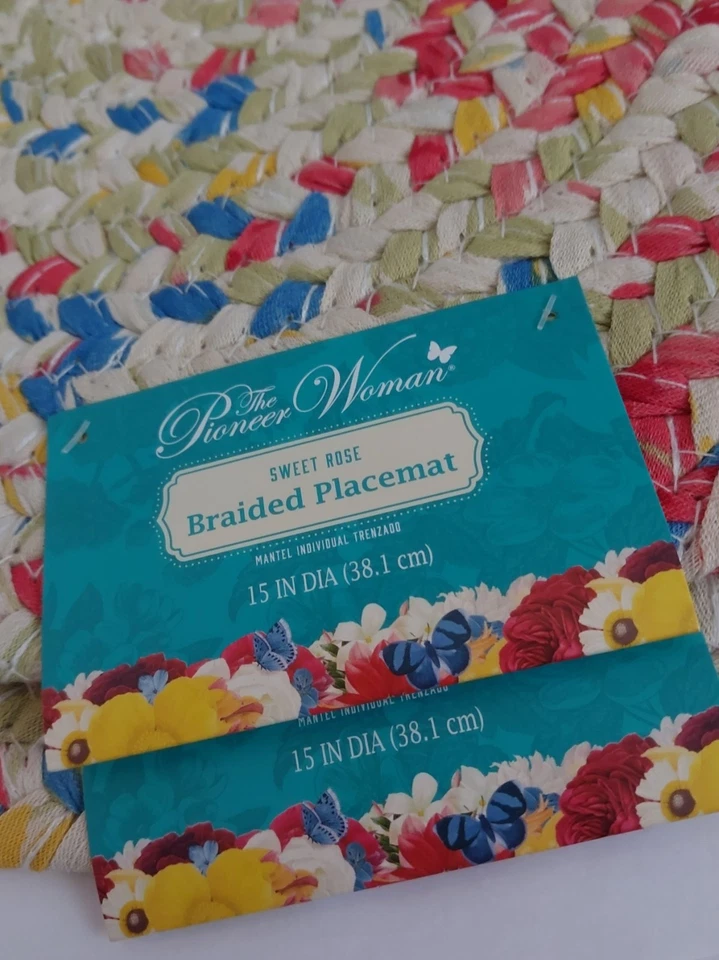 Two Pioneer Woman Sweet Rose 15” redondo trançado algodão casa de campo ~ Novo - Imagem 2 de 4