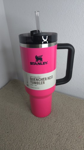 NEU Stanley Quencher FlowState H2.0 Neon Electric Pink 40 Oz. Becher