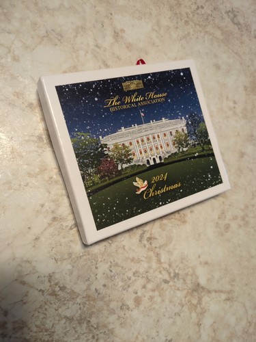 2024 WEISSES HAUS WEIHNACHTSSCHMUCK IN AUSGABEBOX - Bild 1 von 3