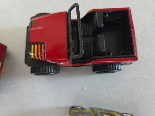 Konvolut 12 alte Spielzeugautos, LKW, Anhänger, verschiedene Gebrauchsspuren - Bild 5 von 10