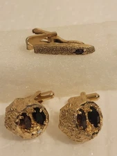 Goldtone Nuggets with Garnet Accents Tie Bar / Clip Cufflink Set