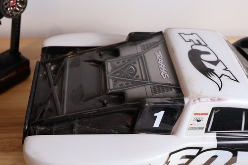 Traxxas Slash VXL 1/10 RTR 4x4 Brushless Short Course Truck (Black/White) - Foto 3 di 18