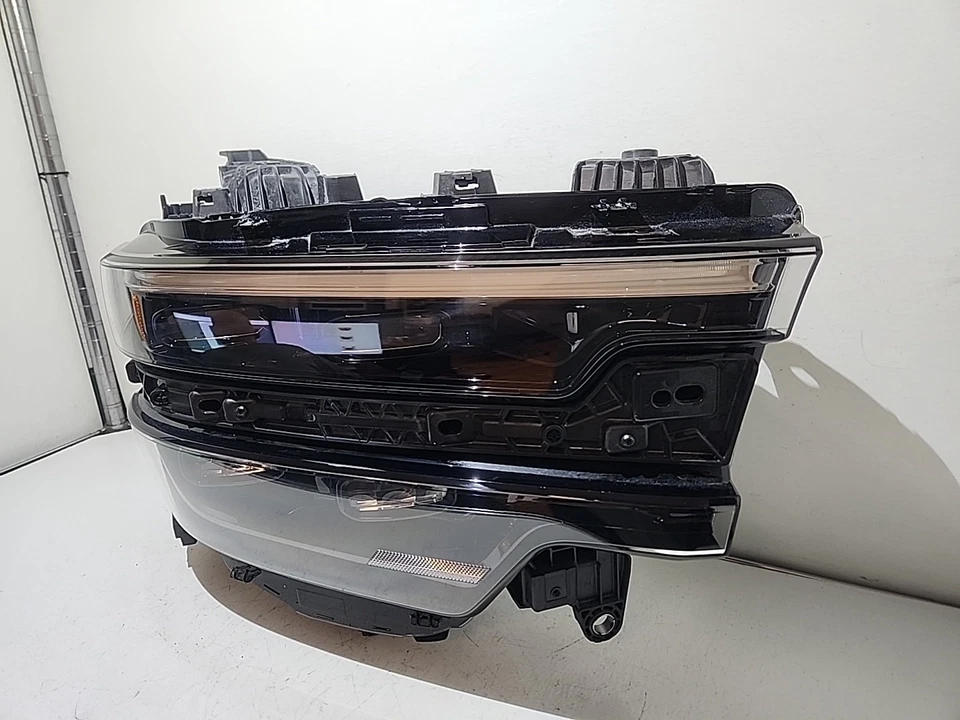 Faro proyector derecho pasajero Dodge Ram 2500 3500 2026 OEM 1170 Foto 2 de 4