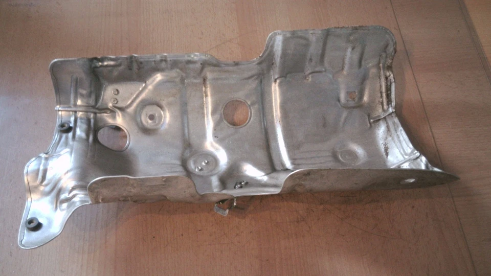 Hitzeschutzblech Ford F1F19N454AA DYB Focus Turnier 1.5 Tdci DPF - Bild 3 von 4