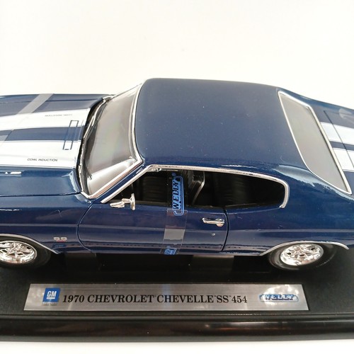 Chevrolet Chevelle SS 454 1970 GM Welly modelo diecast 1:24 rayas azules blancas - Imagen 1 de 14