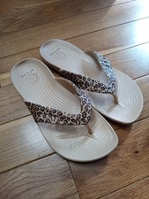 CROCS Women's Kadee II Leopard Flip flop sandals size 7