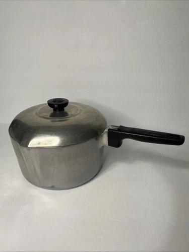 Wagner Ware Sydney O Magnalite 4 QT Sauce Pot 4684-P with Lid Double Spouts