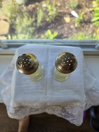 Hazel Atlas Florentine #2 Yellow / Topaz / Canary Salt and Pepper Shakers - Bild 3 von 5