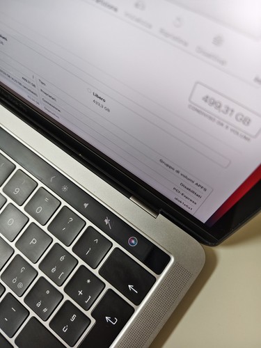 MacBook Pro 13” 2016 – i5 2.9GHz / 16GB / SSD 500GB / Touch Bar + Scatola – PERF - Afbeelding 3 van 7