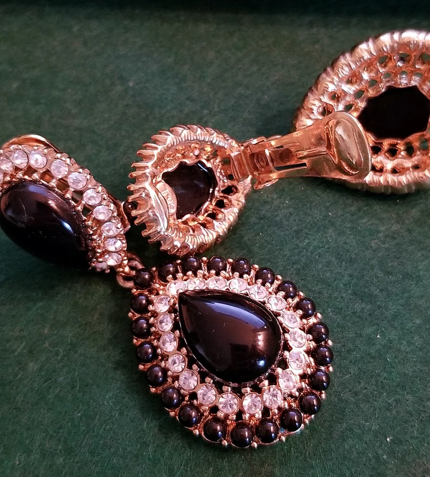 ELEGANTE PENDIENTE ARAÑA CABUJÓN NEGRO DE KENNETH JAY LANE Foto 3 de 4