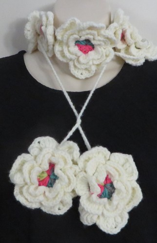 New Handmade Crochet White 64 Inches Flower Scarf Necklace Lariat - Picture 4 of 5