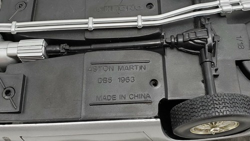 Chrono 1/18 1963 Aston Martin DB5 007 James Bond Die Cast Car Model - Silver - Picture 11 of 11