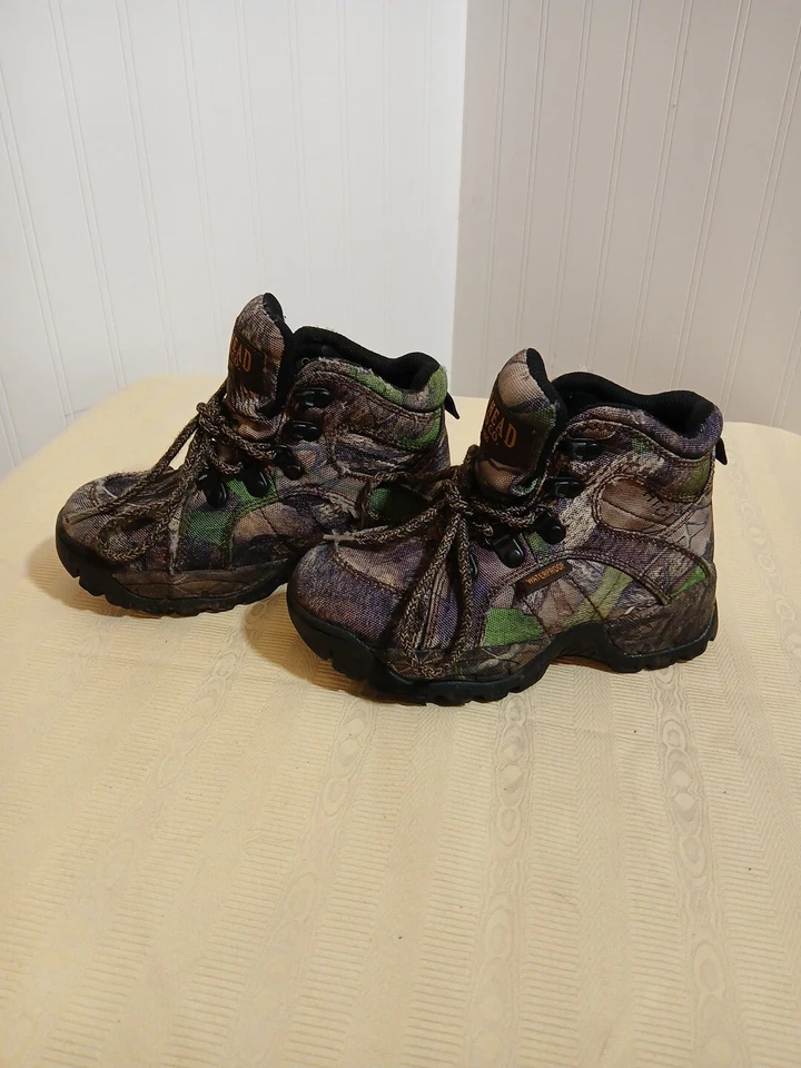 Botas de camuflaje con cordones aisladas Red Head Brand Co juveniles talla 13 impermeables Foto 3 de 4