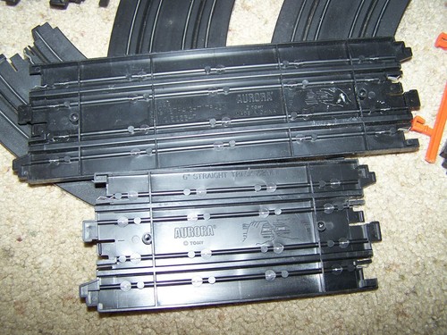 AFX/Aurora/Tomy Assort. of 1/87th Slot Car Track Curves & Straights(32 Pieces) - Picture 11 of 15