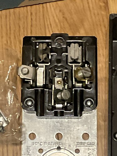 Leviton 30A Surface Mount Power Outlet BLACK 30A-125V Mounting Screws Nema5-30R. - Picture 5 of 7