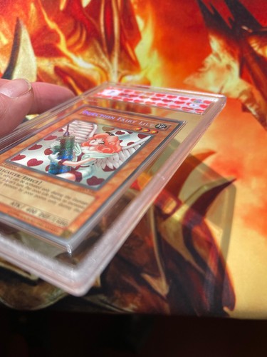 YUGIOH β Injection Fairy Lily LOD-100 SECRET π¬π§ β’ 1Λ’α΅ Edition NM 7 GRAAD PSA - Foto 8 di 11