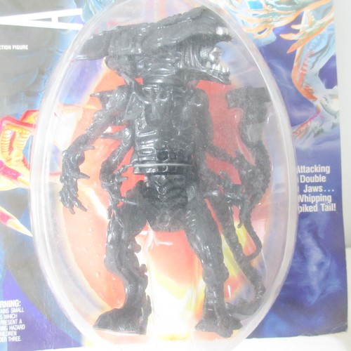 KENNER ACTION FIGURE ALIEN QUEEN w/DEADLY CHEST HATCHLING ALIENS NEW - Picture 6 of 7