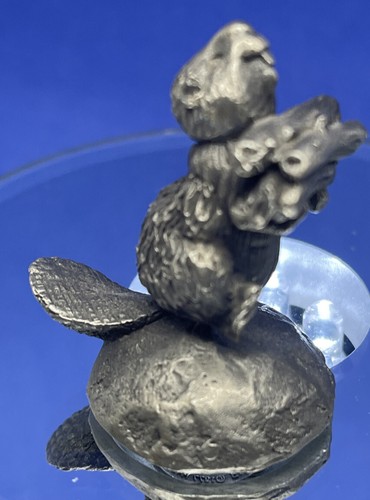 Vintage 1977 Hallmark Little Gallery ~ Fine Pewter ~ Beaver Carrying Wood - Picture 1 of 9