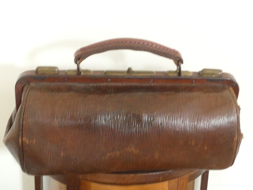 Antica borsa da medico in pelle borsa da ostetrica anni '20 vintage Francia borsa da dottore - Foto 1 di 16