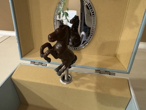 Jewelry Box for Girls - Barn Design Musical Jewelry Box with Spinning Horse - Picture 7 of 14
