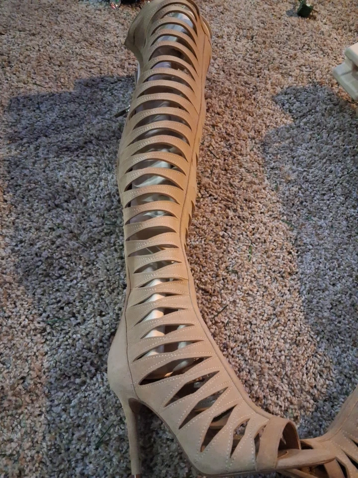 Botas de aguja Vince Camuto Chaendra con tiras Gladiador tostadas/beige hasta la rodilla 8,5 Foto 4 de 4