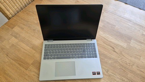 Dell Inspiron 16 5645 Windows 11, AMD Ryzen 7, 16GB DDR5, 1TB SSD, aus 11.2024