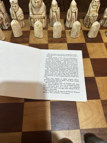 Juego y tablero de piezas de ajedrez SAC Studio Anne Carlton Isla de Lewis negro y marfil - Imagen 7 de 7