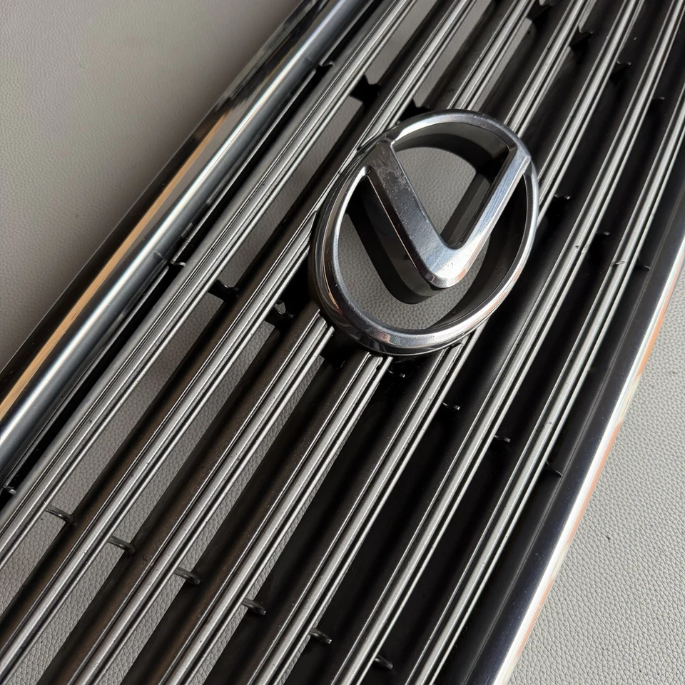 Parachoques radiador parrilla superior delantera Lexus LS430 2001 2002 2003 53112-50090 FABRICANTE DE EQUIPOS ORIGINALES Foto 4 de 4