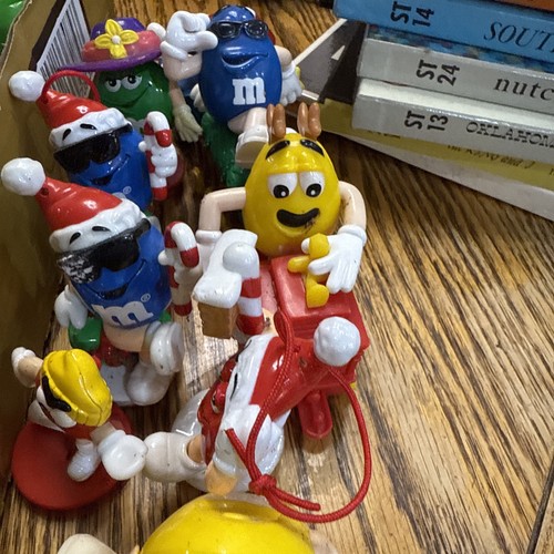 Lotto dispenser caramelle M&M figurine caramelle M&M - Foto 15 di 16