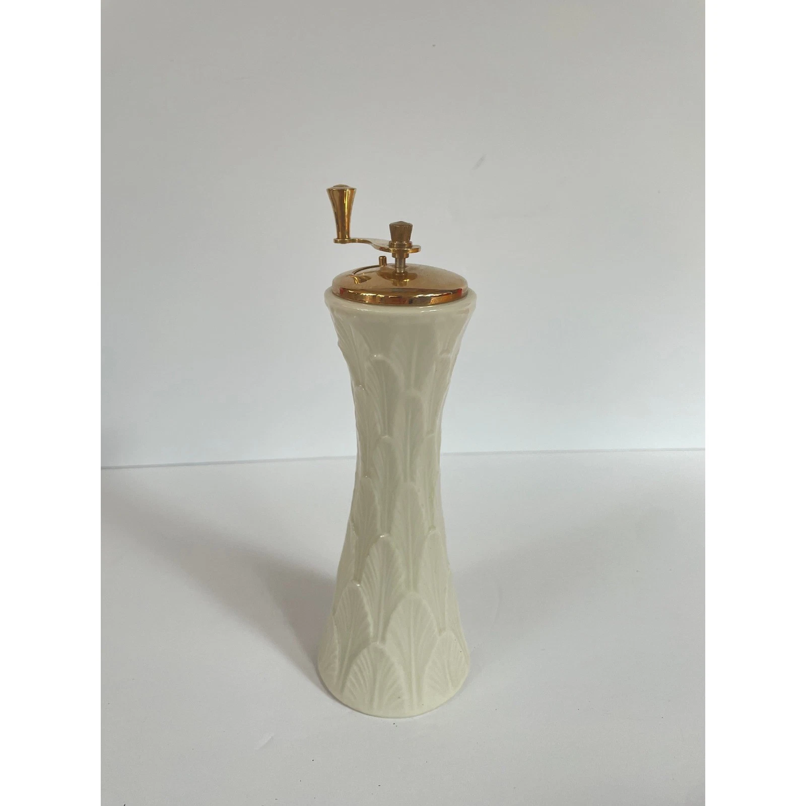 Lenox Vintage Ivory Porcelain Pepper Mill Gold Tone Hand Crank Made in USA