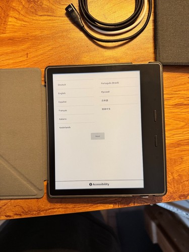 Kindle Oasis 10th Gen 32GB Cellular+WiFi + Magnetic Charger & Cases Bundle - Picture 7 of 7