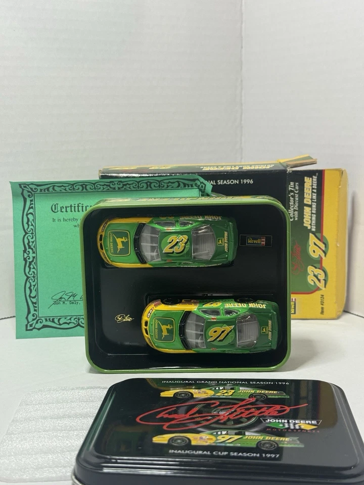 Copa Inaugural Chad Little John Deere Temporada 1997 NASCAR Racing Firmada Foto 2 de 4