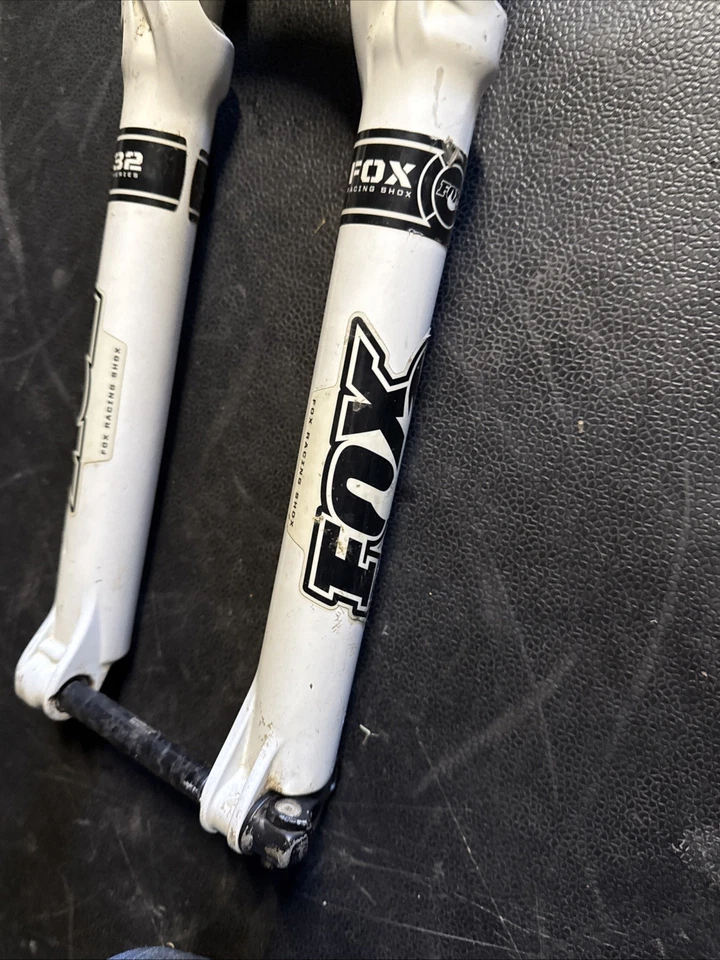 Garfo de mountain bike FOX 32 Series ajuste 27,5 100/15 130 mm viagem 200 direção - Imagem 2 de 4