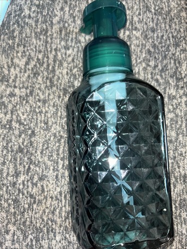 Bath & Body Works Faceted GREEN Glass Foaming Soap Dispenser Holder x 1 - Picture 2 of 3