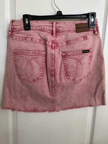 Calvin Klein Mid Rise Mini Jeansrock Denim Raw Hem Pink Gr. 28 - Bild 2 von 5