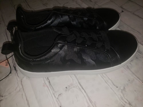 NWT Ardene Women's Black Camo Lace Up Sneakers Size 7 - Picture 2 of 5