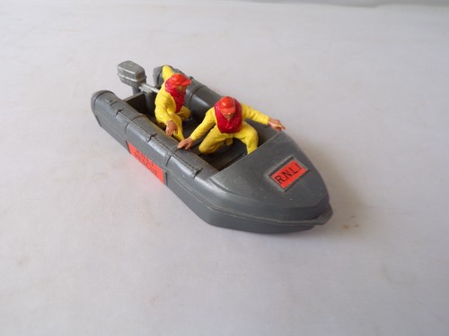 Britains R.N.L.I RNLI Rescue Lifeboat Dingy With Figures 1.32 Scale