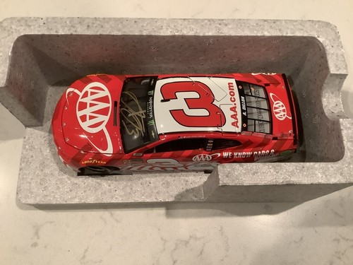 AUSTIN DILLON AUTOGRAPHED 2018 CHEVY CAMARO AAA INSURANCE DIECAST & CARD - Picture 6 of 14