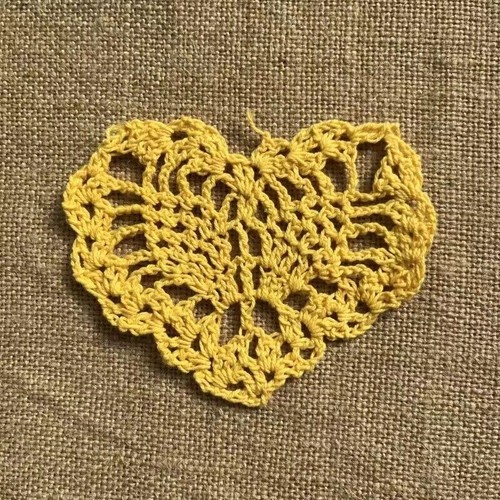 6Pcs Vintage Hand Crochet Lace Doilies Heart Shaped Coasters Table Mat 4.7"x3.5" - Afbeelding 15 van 17