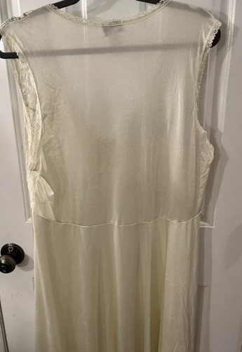 Vintage Delta Burke Collection size 2X Ivory Nylon Lace Trim night gown EUC - Picture 12 of 14
