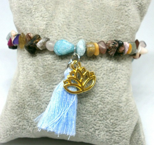 Pulsera "Chips de piedras naturales" charms de flor de loto en dorado - Imagen 2 de 5