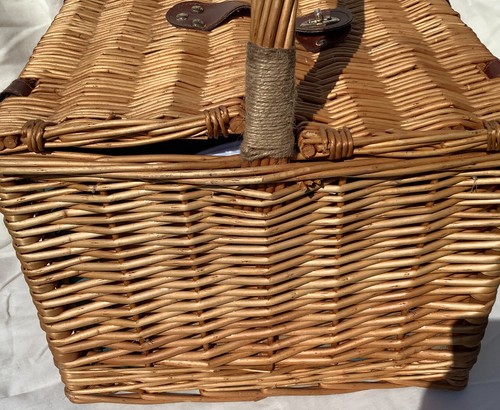 Large Wicker Picnic Basket, Room For 3 Bottles. Plus Contents - Picture 8 of 24