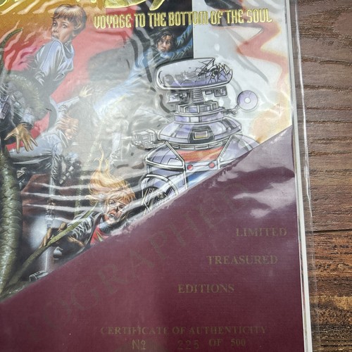 Lost in Space #13 Limited Gold Foil Edition Variant Comic Innovation Autographed - Picture 4 of 12