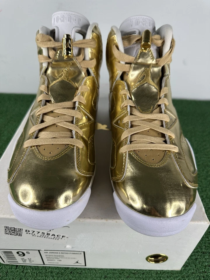 Talla 9.5 - Jordan 6 Retro Pinnacle Dorado Metálico - Uso Ligero - Usado Foto 4 de 4