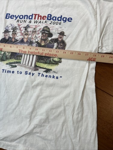 Camiseta De Colección Para Hombre Talla Mediana Beyond The Badge Bomberos Departamento de Policía Blanca - Imagen 7 de 11