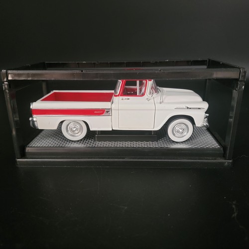M2 Machines Auto Trucks 1958 Chevrolet Apache Cameo 1:24 - Picture 7 of 10