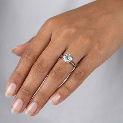 Classic Solitaire Engagement Ring 18K Gold 1.85 CT Round Lab-Grown Diamond G VS1