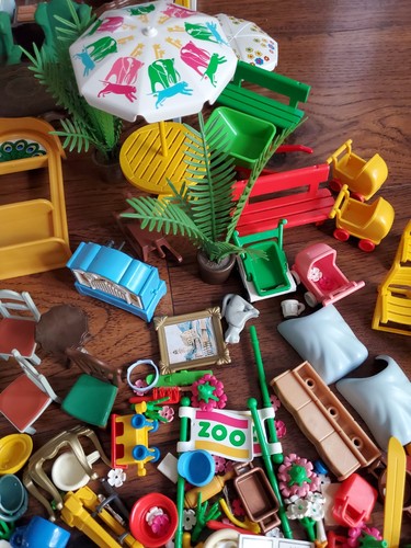 Enorme lotto vintage di personaggi Playmobil, animali dello zoo, mobili e accessori - Foto 18 di 24